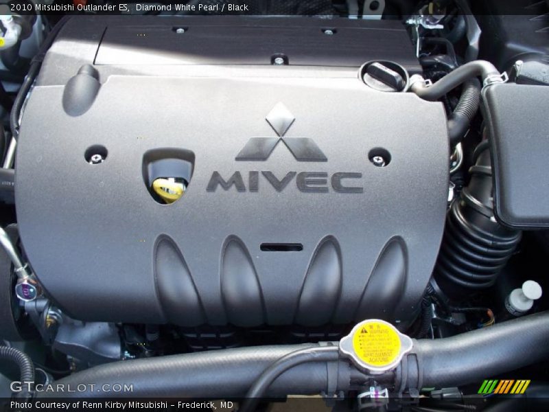 Diamond White Pearl / Black 2010 Mitsubishi Outlander ES