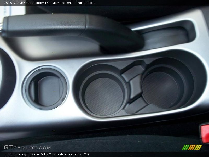 Diamond White Pearl / Black 2010 Mitsubishi Outlander ES