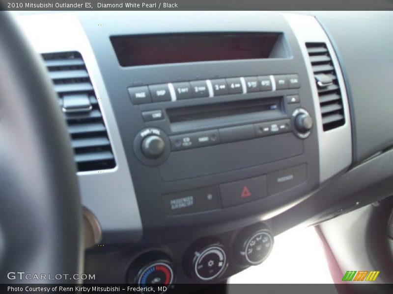 Diamond White Pearl / Black 2010 Mitsubishi Outlander ES
