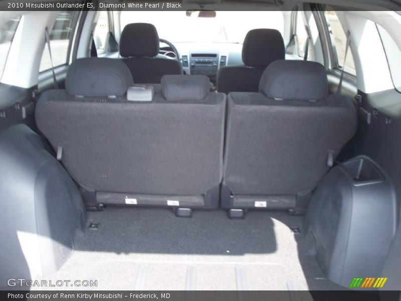 Diamond White Pearl / Black 2010 Mitsubishi Outlander ES