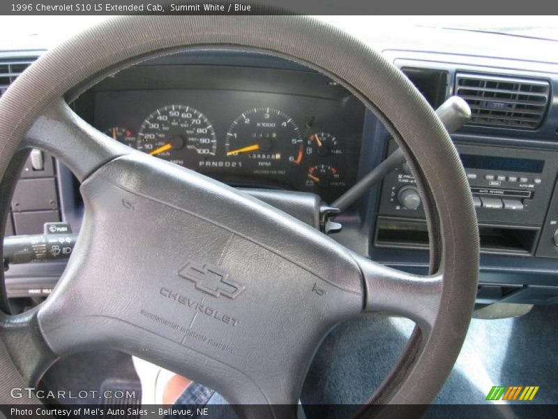 Summit White / Blue 1996 Chevrolet S10 LS Extended Cab