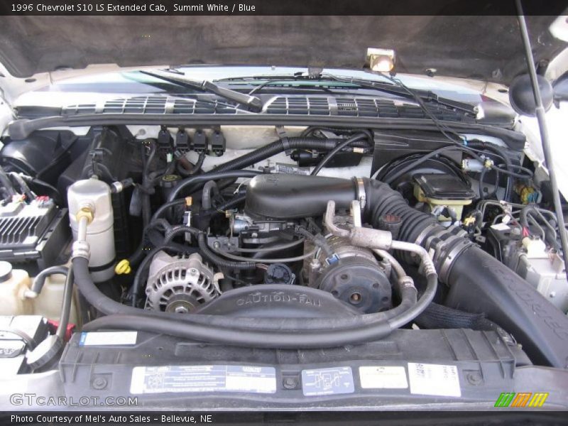 Summit White / Blue 1996 Chevrolet S10 LS Extended Cab