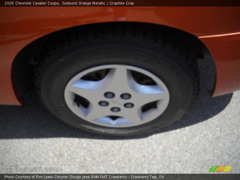 Sunburst Orange Metallic / Graphite Gray 2005 Chevrolet Cavalier Coupe