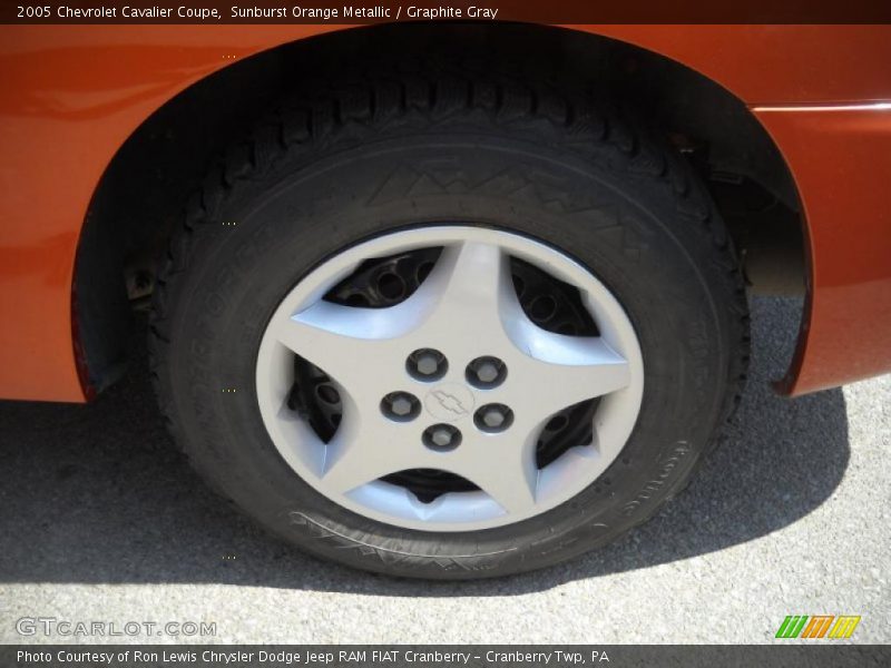 Sunburst Orange Metallic / Graphite Gray 2005 Chevrolet Cavalier Coupe