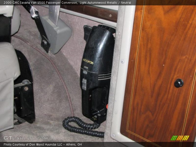 Light Autumnwood Metallic / Neutral 2000 GMC Savana Van 1500 Passenger Conversion