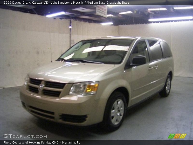 Light Sandstone Metallic / Medium Slate Gray/Light Shale 2009 Dodge Grand Caravan SE