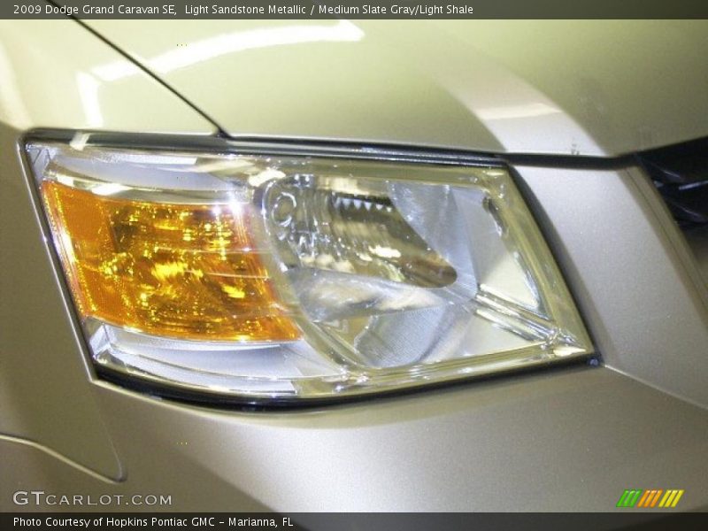 Light Sandstone Metallic / Medium Slate Gray/Light Shale 2009 Dodge Grand Caravan SE