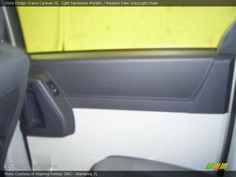Light Sandstone Metallic / Medium Slate Gray/Light Shale 2009 Dodge Grand Caravan SE