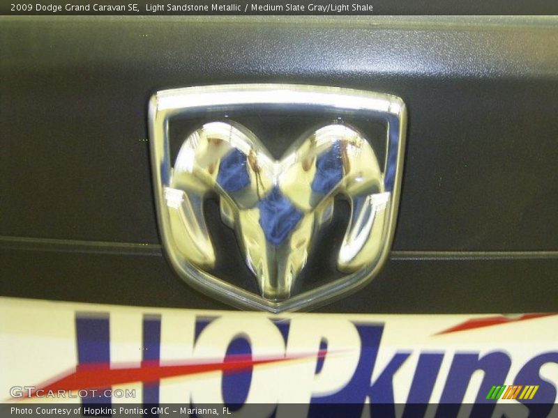 Light Sandstone Metallic / Medium Slate Gray/Light Shale 2009 Dodge Grand Caravan SE