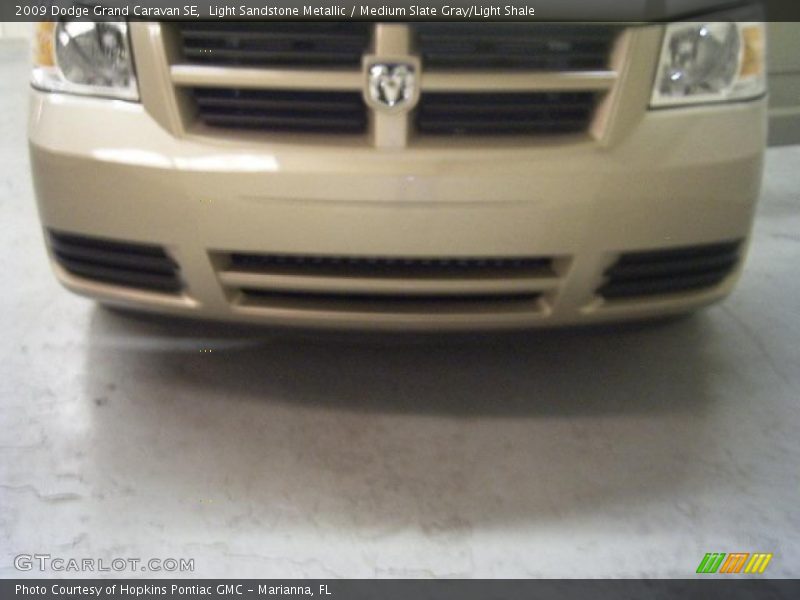 Light Sandstone Metallic / Medium Slate Gray/Light Shale 2009 Dodge Grand Caravan SE