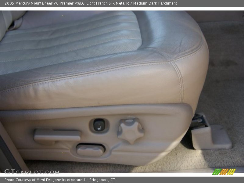Light French Silk Metallic / Medium Dark Parchment 2005 Mercury Mountaineer V6 Premier AWD