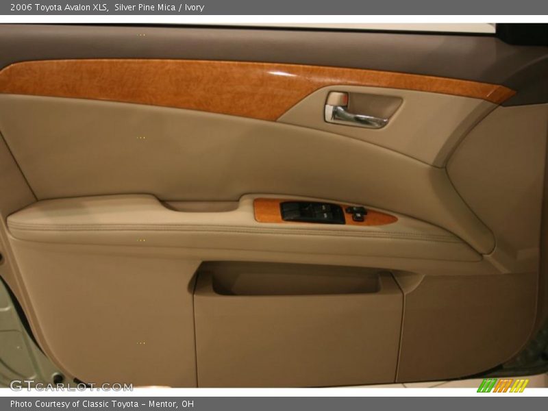 Silver Pine Mica / Ivory 2006 Toyota Avalon XLS