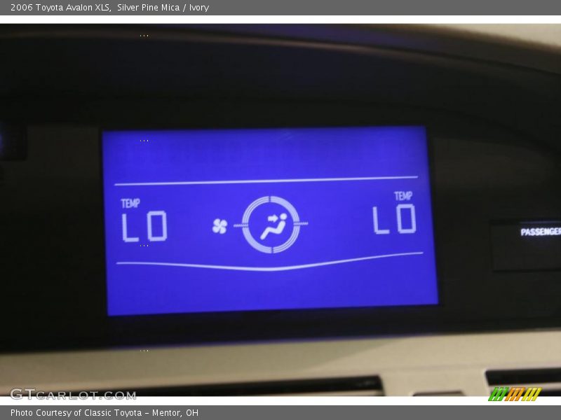 Silver Pine Mica / Ivory 2006 Toyota Avalon XLS