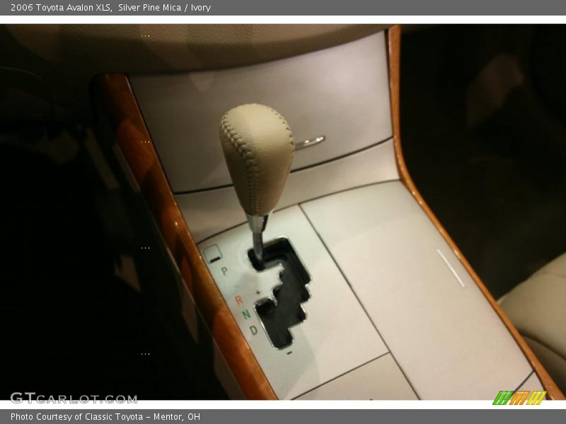 Silver Pine Mica / Ivory 2006 Toyota Avalon XLS