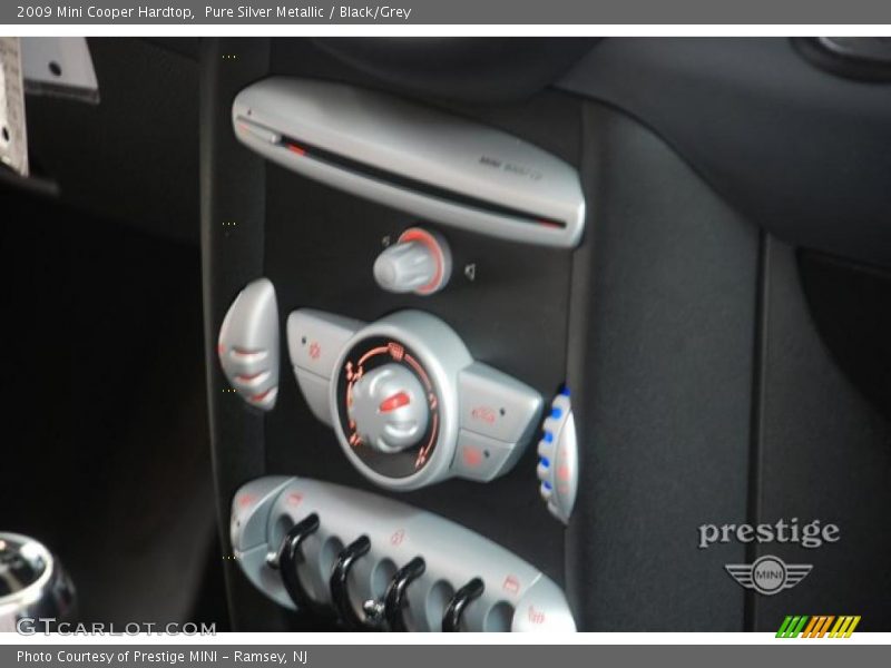 Pure Silver Metallic / Black/Grey 2009 Mini Cooper Hardtop