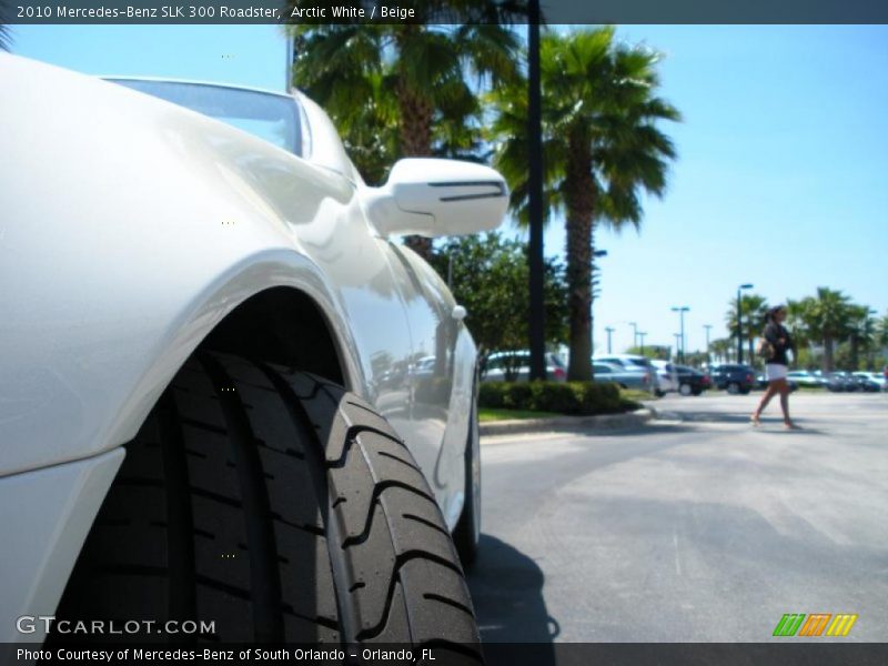 Arctic White / Beige 2010 Mercedes-Benz SLK 300 Roadster