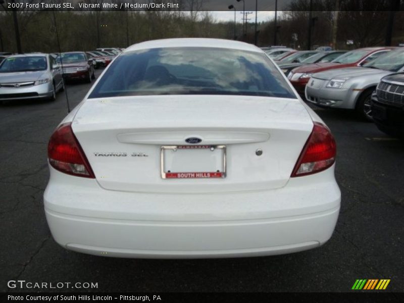 Vibrant White / Medium/Dark Flint 2007 Ford Taurus SEL