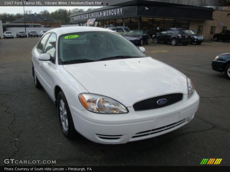 Vibrant White / Medium/Dark Flint 2007 Ford Taurus SEL