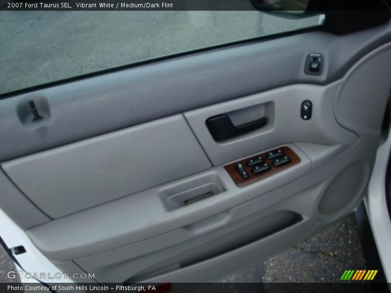 Vibrant White / Medium/Dark Flint 2007 Ford Taurus SEL