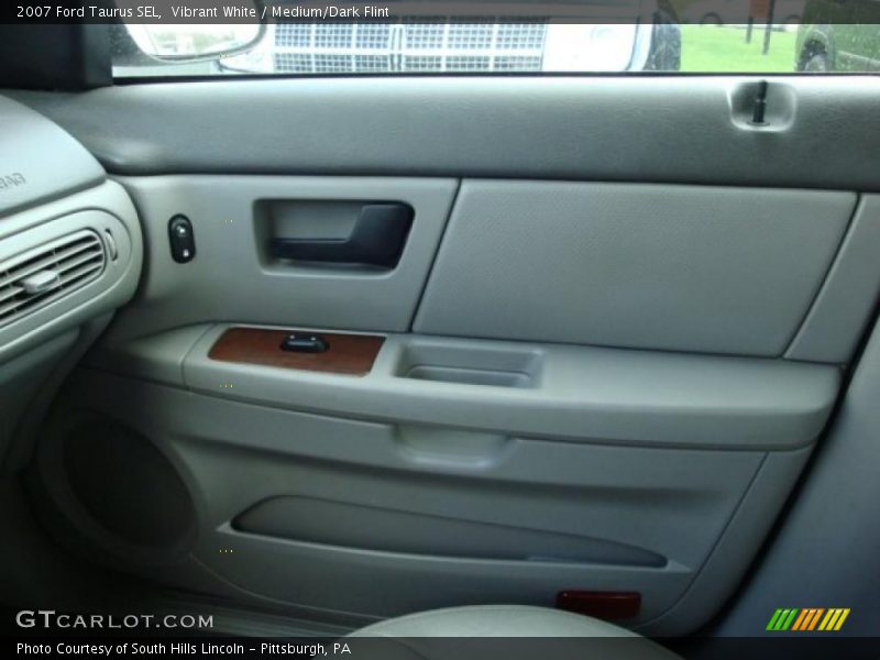 Vibrant White / Medium/Dark Flint 2007 Ford Taurus SEL