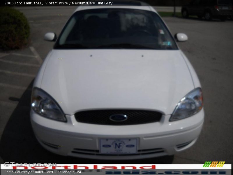 Vibrant White / Medium/Dark Flint Grey 2006 Ford Taurus SEL