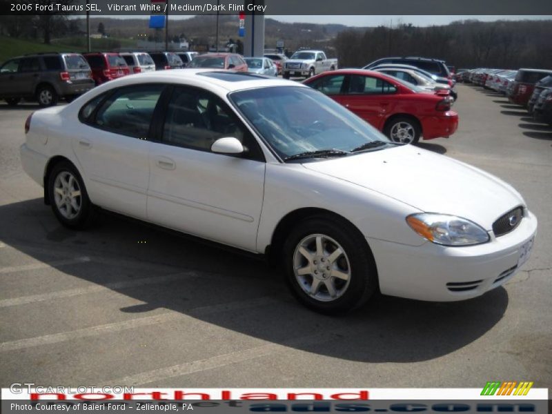 Vibrant White / Medium/Dark Flint Grey 2006 Ford Taurus SEL