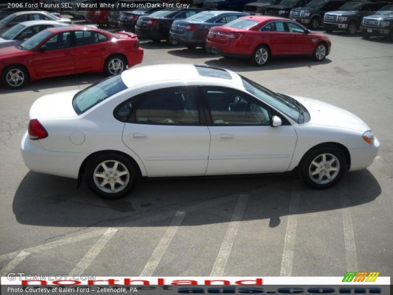 Vibrant White / Medium/Dark Flint Grey 2006 Ford Taurus SEL