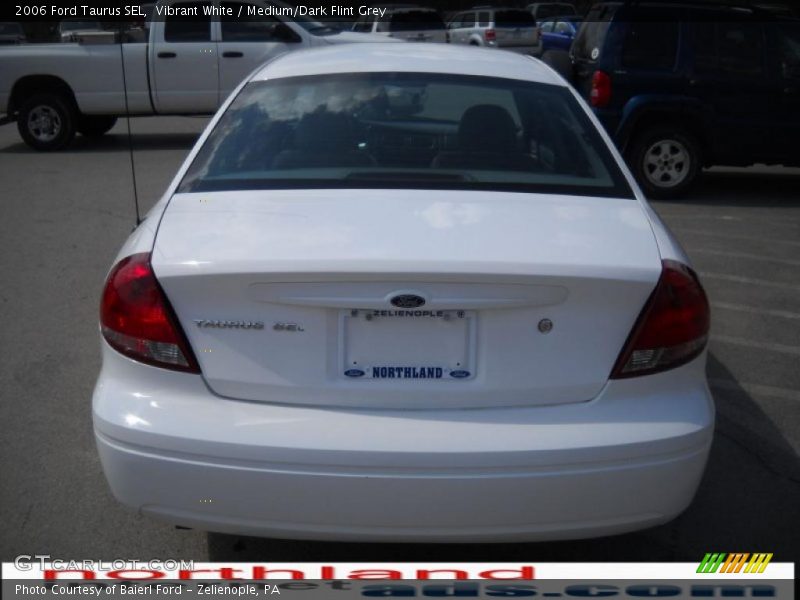 Vibrant White / Medium/Dark Flint Grey 2006 Ford Taurus SEL