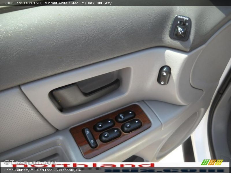 Vibrant White / Medium/Dark Flint Grey 2006 Ford Taurus SEL
