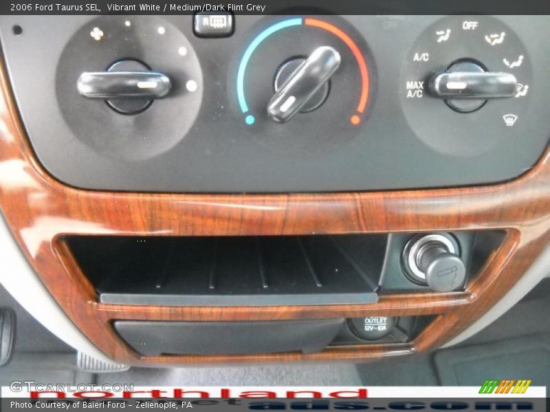 Vibrant White / Medium/Dark Flint Grey 2006 Ford Taurus SEL