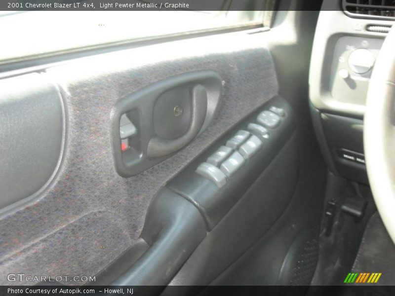 Light Pewter Metallic / Graphite 2001 Chevrolet Blazer LT 4x4