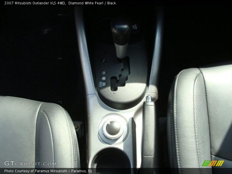 Diamond White Pearl / Black 2007 Mitsubishi Outlander XLS 4WD