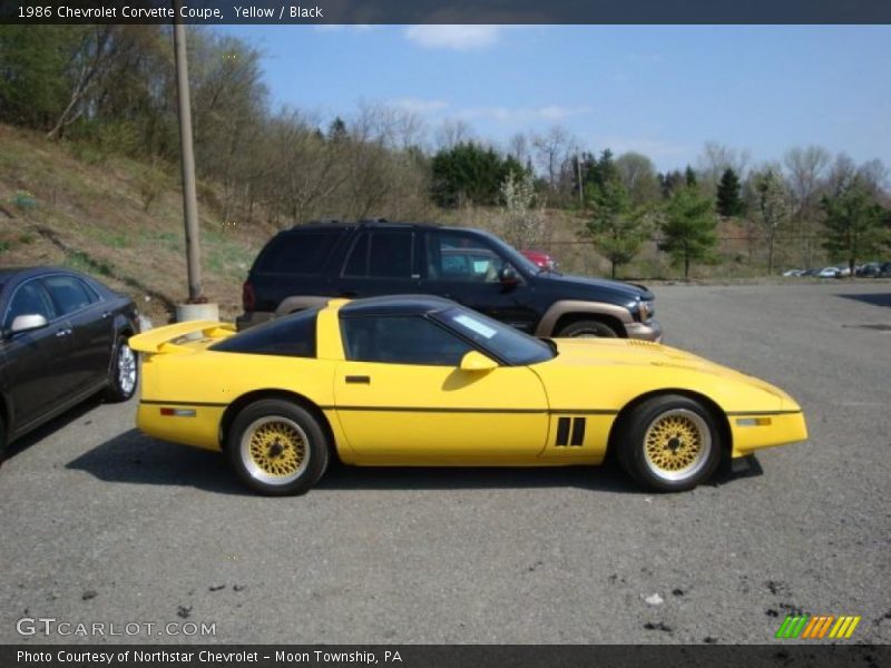 Yellow / Black 1986 Chevrolet Corvette Coupe