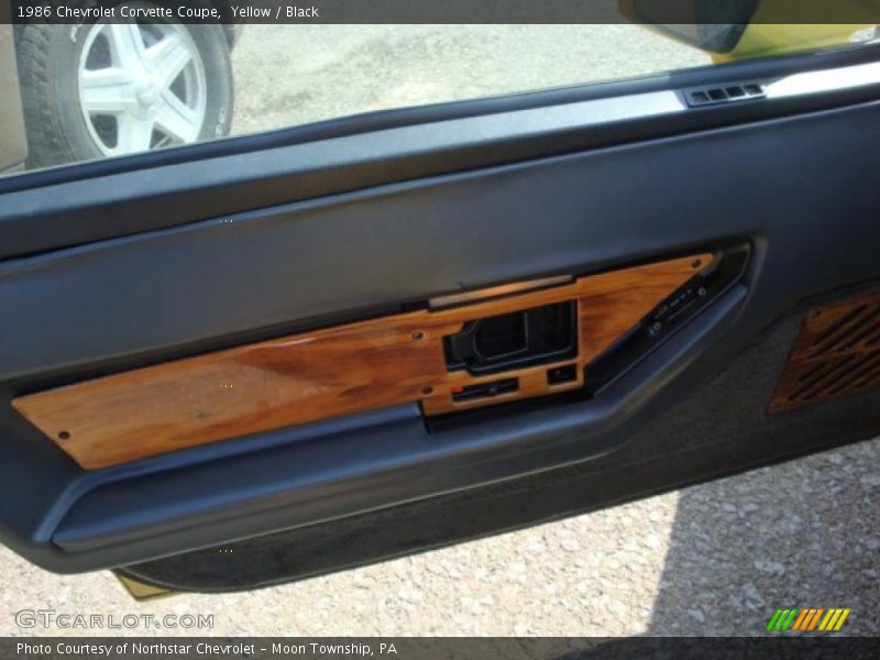 Yellow / Black 1986 Chevrolet Corvette Coupe