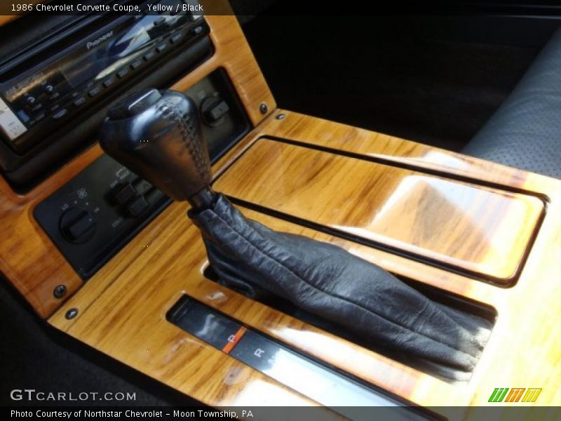 Yellow / Black 1986 Chevrolet Corvette Coupe