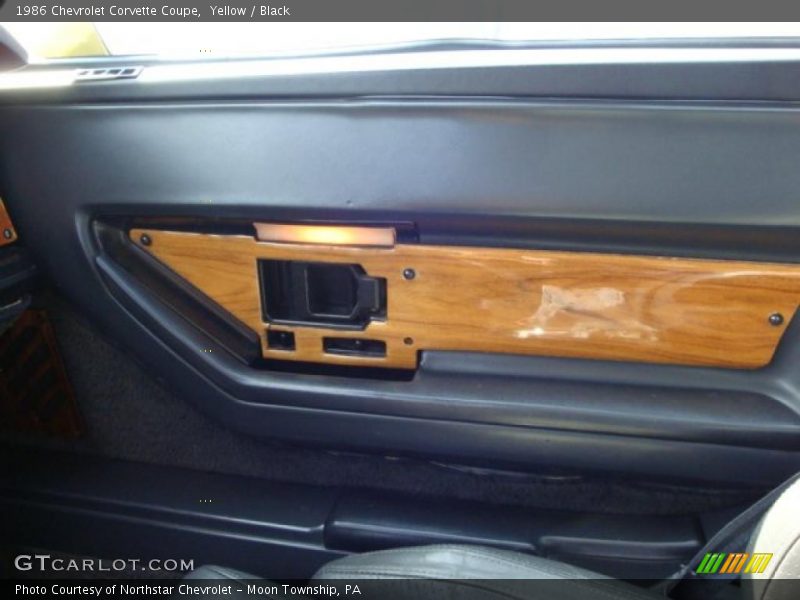 Yellow / Black 1986 Chevrolet Corvette Coupe