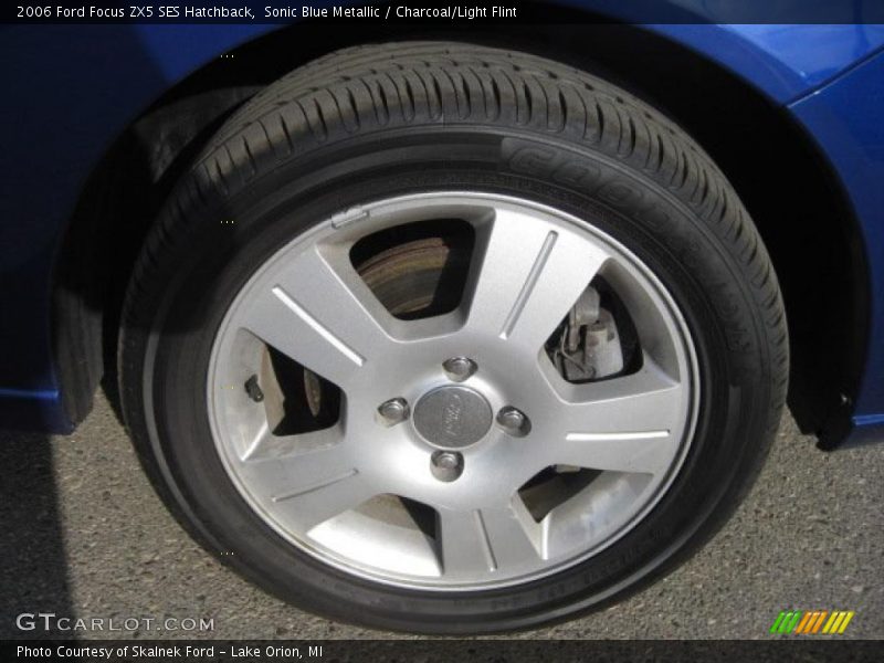Sonic Blue Metallic / Charcoal/Light Flint 2006 Ford Focus ZX5 SES Hatchback