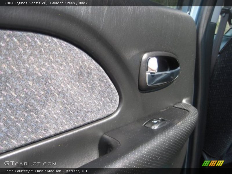 Celadon Green / Black 2004 Hyundai Sonata V6