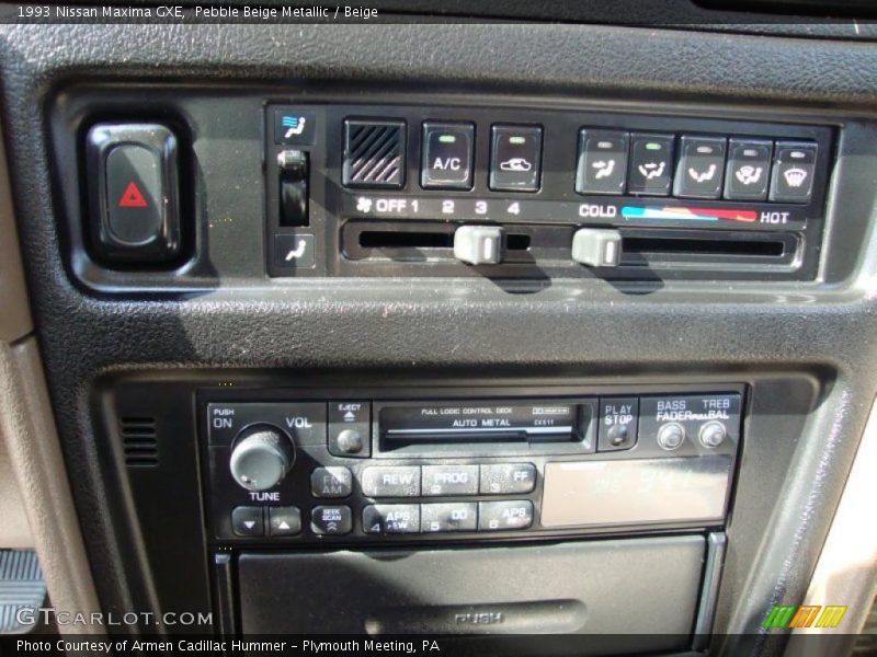 Pebble Beige Metallic / Beige 1993 Nissan Maxima GXE
