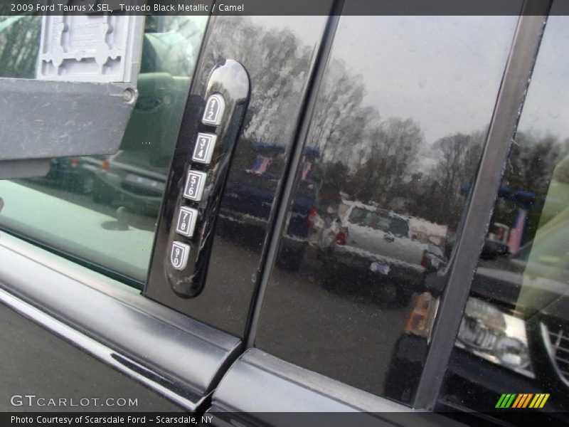 Tuxedo Black Metallic / Camel 2009 Ford Taurus X SEL