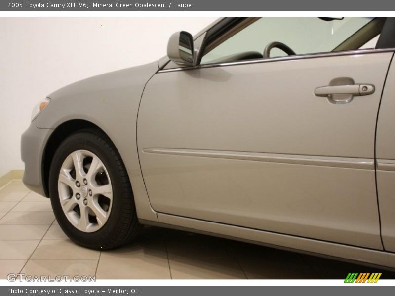 Mineral Green Opalescent / Taupe 2005 Toyota Camry XLE V6