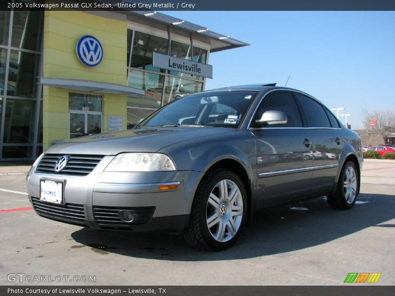 United Grey Metallic / Grey 2005 Volkswagen Passat GLX Sedan