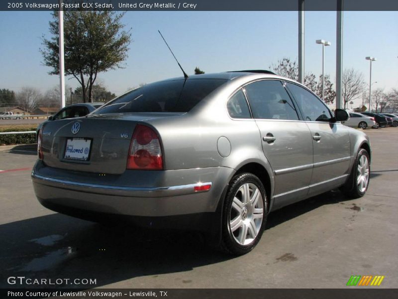 United Grey Metallic / Grey 2005 Volkswagen Passat GLX Sedan