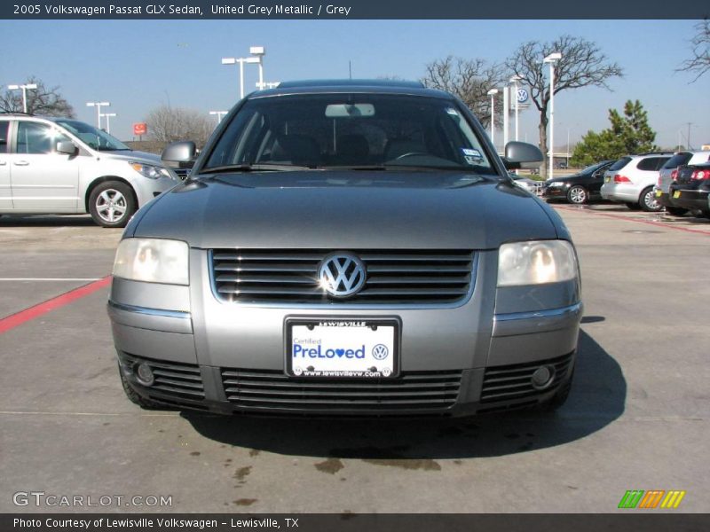 United Grey Metallic / Grey 2005 Volkswagen Passat GLX Sedan