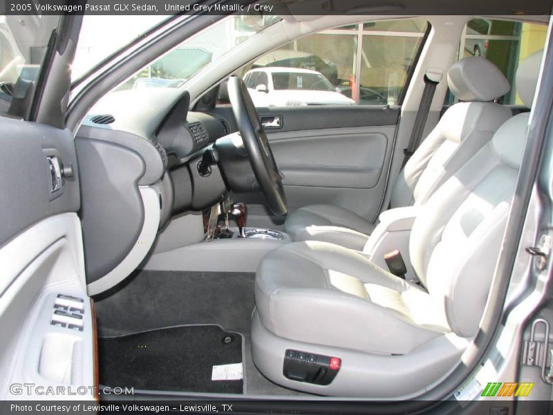 United Grey Metallic / Grey 2005 Volkswagen Passat GLX Sedan