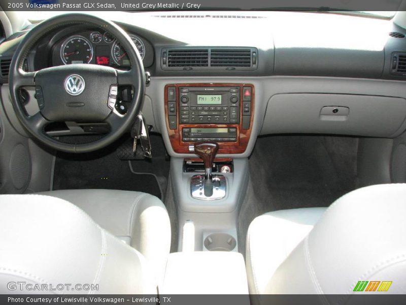 United Grey Metallic / Grey 2005 Volkswagen Passat GLX Sedan