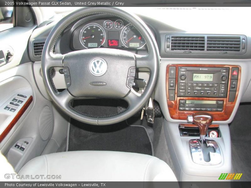 United Grey Metallic / Grey 2005 Volkswagen Passat GLX Sedan