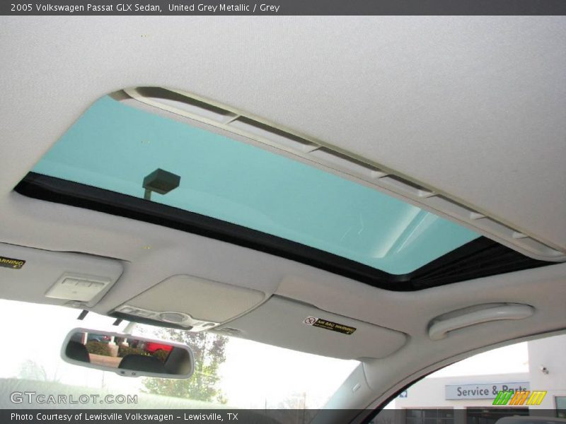 United Grey Metallic / Grey 2005 Volkswagen Passat GLX Sedan