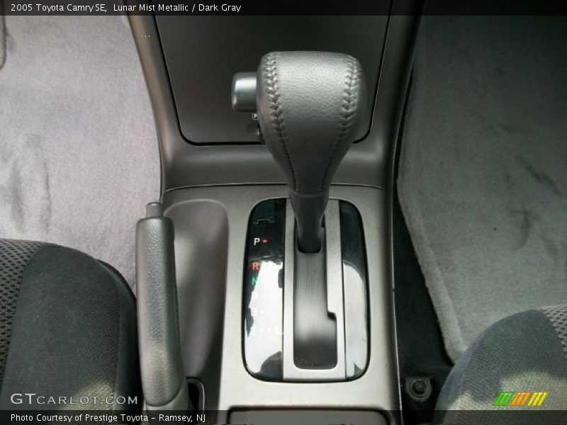 Lunar Mist Metallic / Dark Gray 2005 Toyota Camry SE