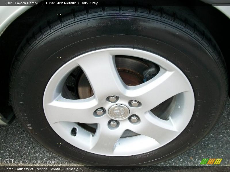 Lunar Mist Metallic / Dark Gray 2005 Toyota Camry SE